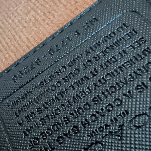 Coach (CE652) Heart-Shaped Crossbody Black Pebbled Leather Gold Tone Hardware - Picture 7 of 8